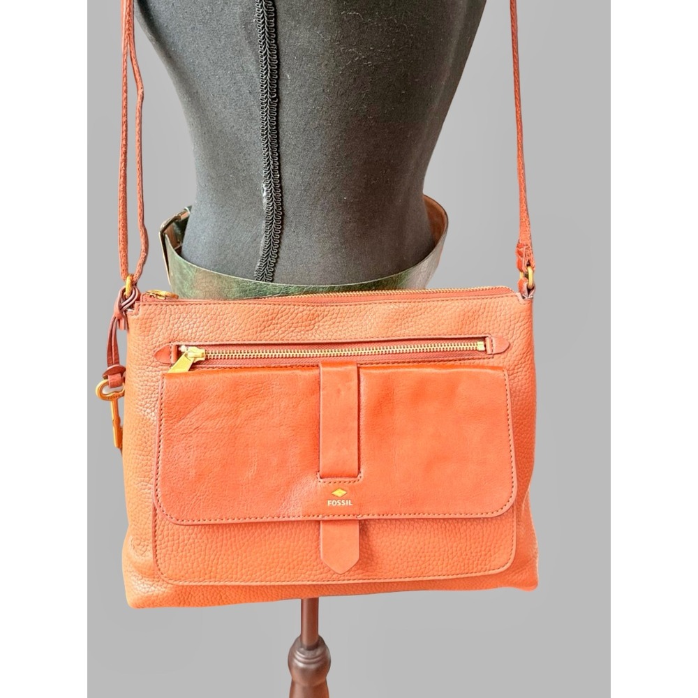 Fossil Kinley Leather Crossbody Bag Coral‎ Orange brown Pebbled Key Charm